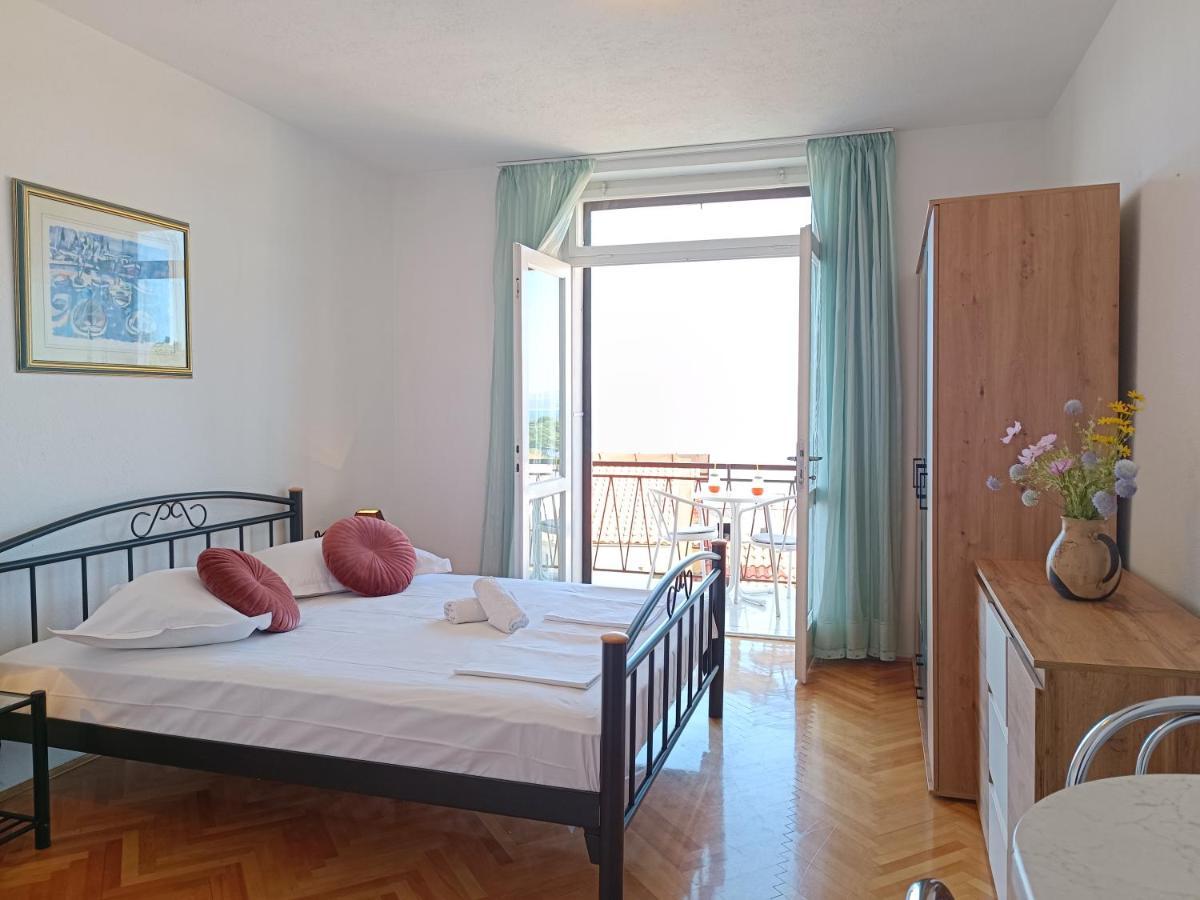 Apartments Niki Brela Bagian luar foto