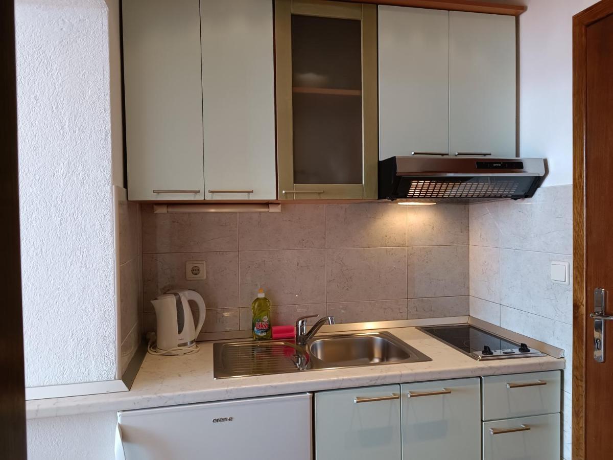 Apartments Niki Brela Bagian luar foto