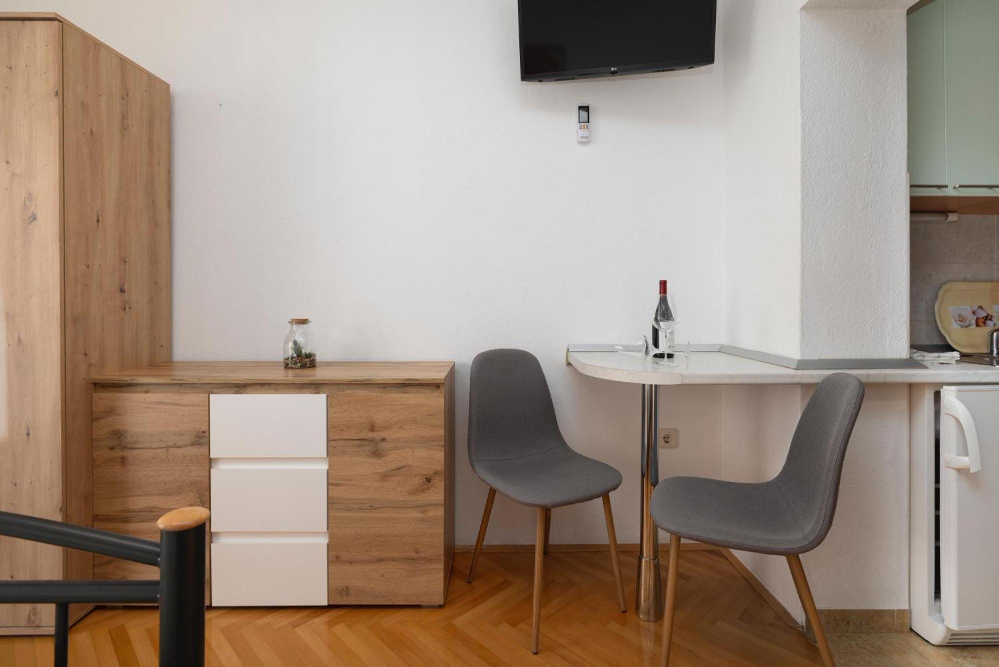 Apartments Niki Brela Bagian luar foto