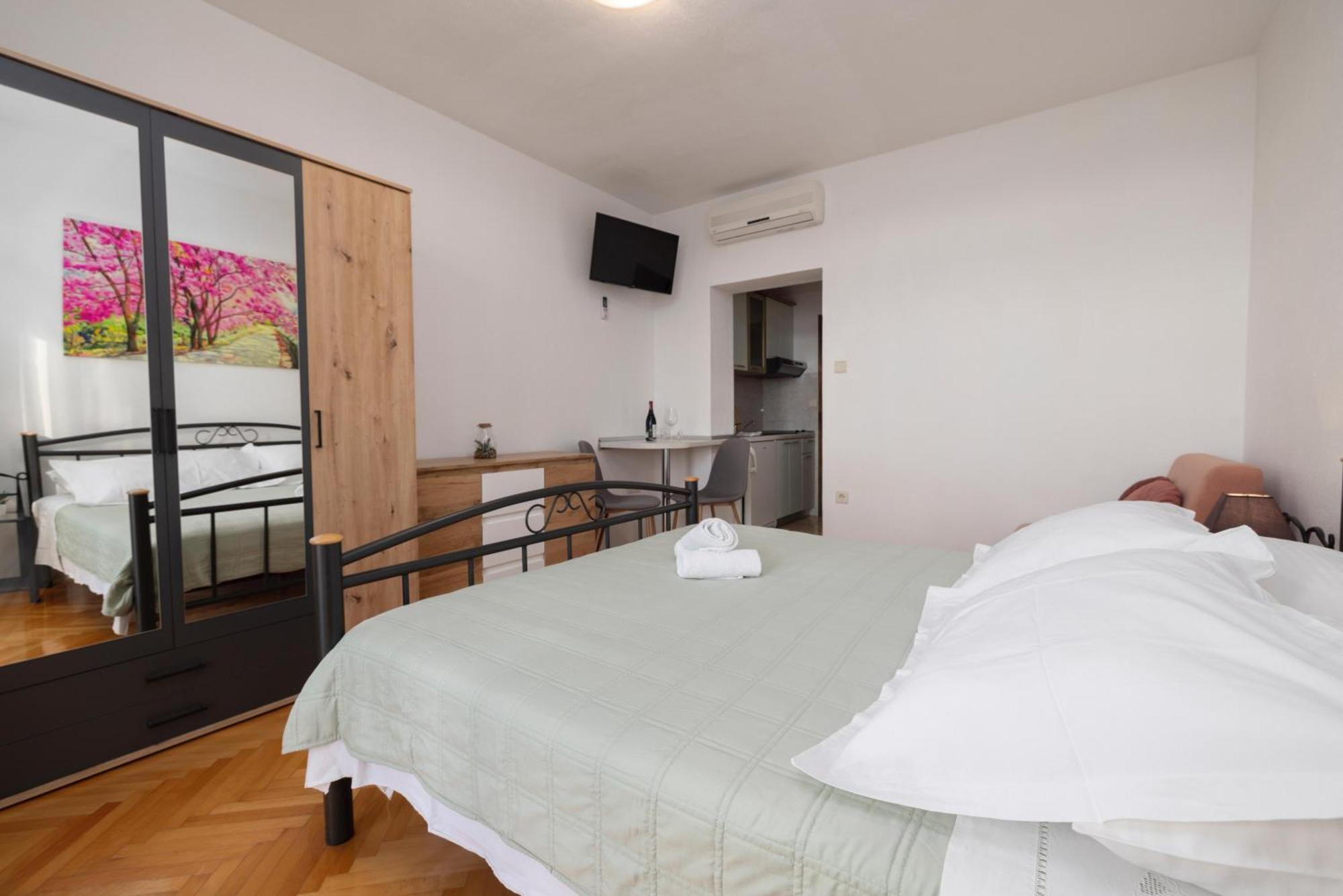 Apartments Niki Brela Bagian luar foto