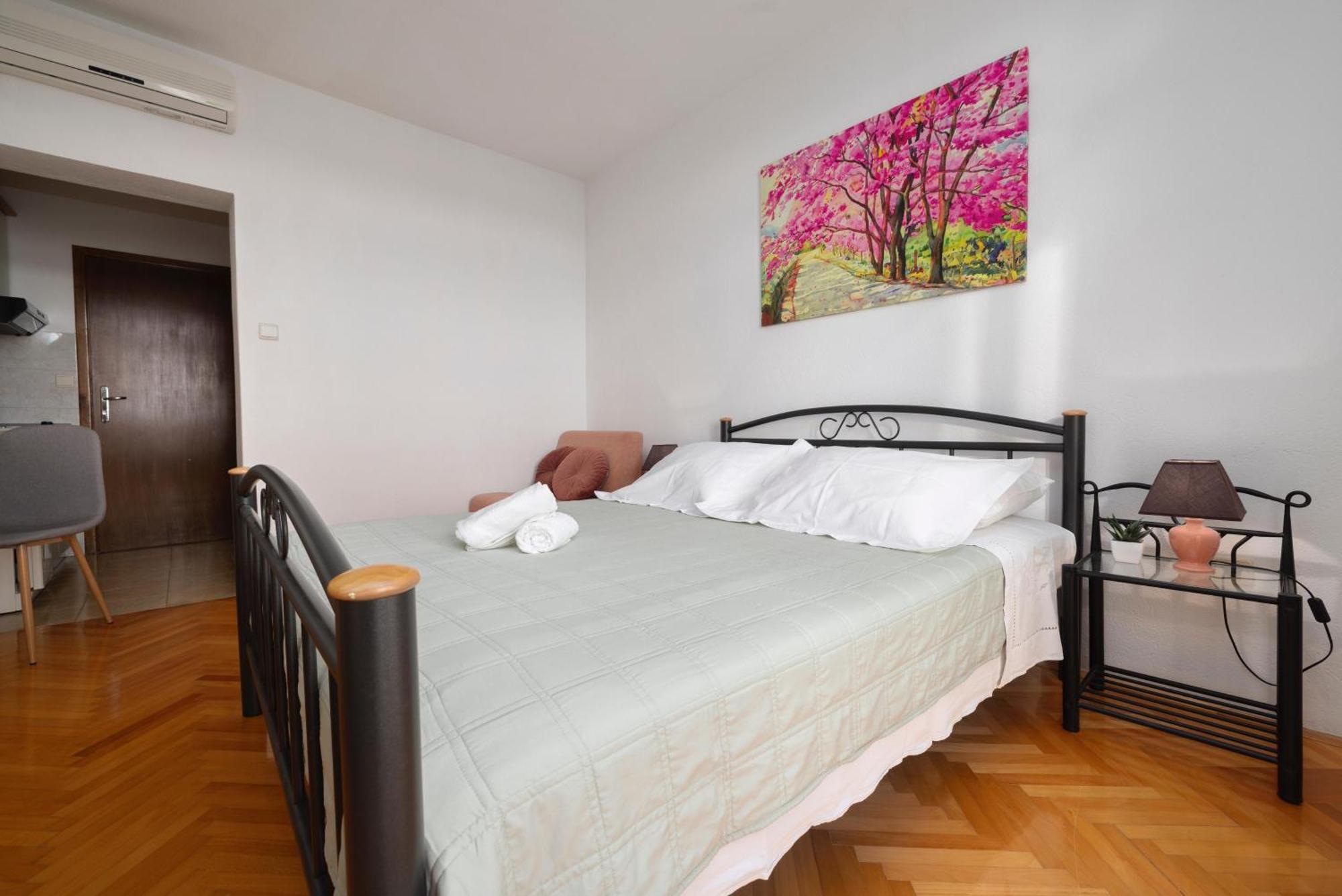 Apartments Niki Brela Bagian luar foto